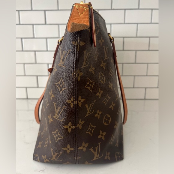 Louis Vuitton Iena MM - Picture 5 of 12